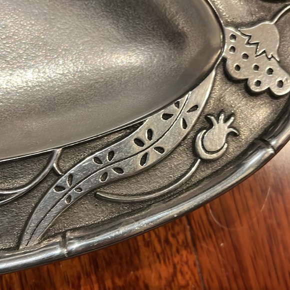 Wilton Armetale® Artesian Road Larger (14")  Oval Divided Server - Picture 9 of 11